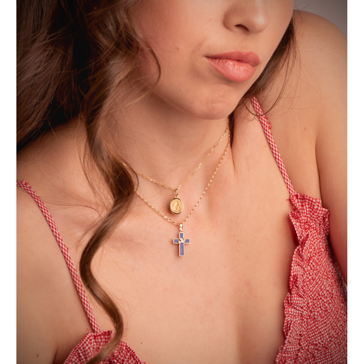 18K CRUZ ORO AMARILLO LAPIZLAZULI Y PAJARO CON CIRCONITAS. MEDIDA: 19 X 12,5 MM