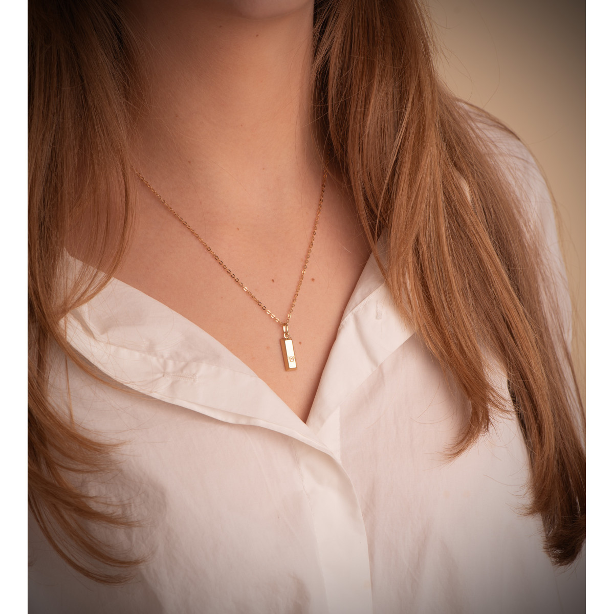 18K COLGANTE AMULETO ORO AMARILLO LINGOTE HUECO EN BRILLO. MEDIDA: 16 X 6 MM