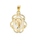 18K MEDALLA ORO AMARILLO VIRGEN NIÑA ESMALTE BLANCO Y CERCO CALADO EN BRILLO 22X16 MM