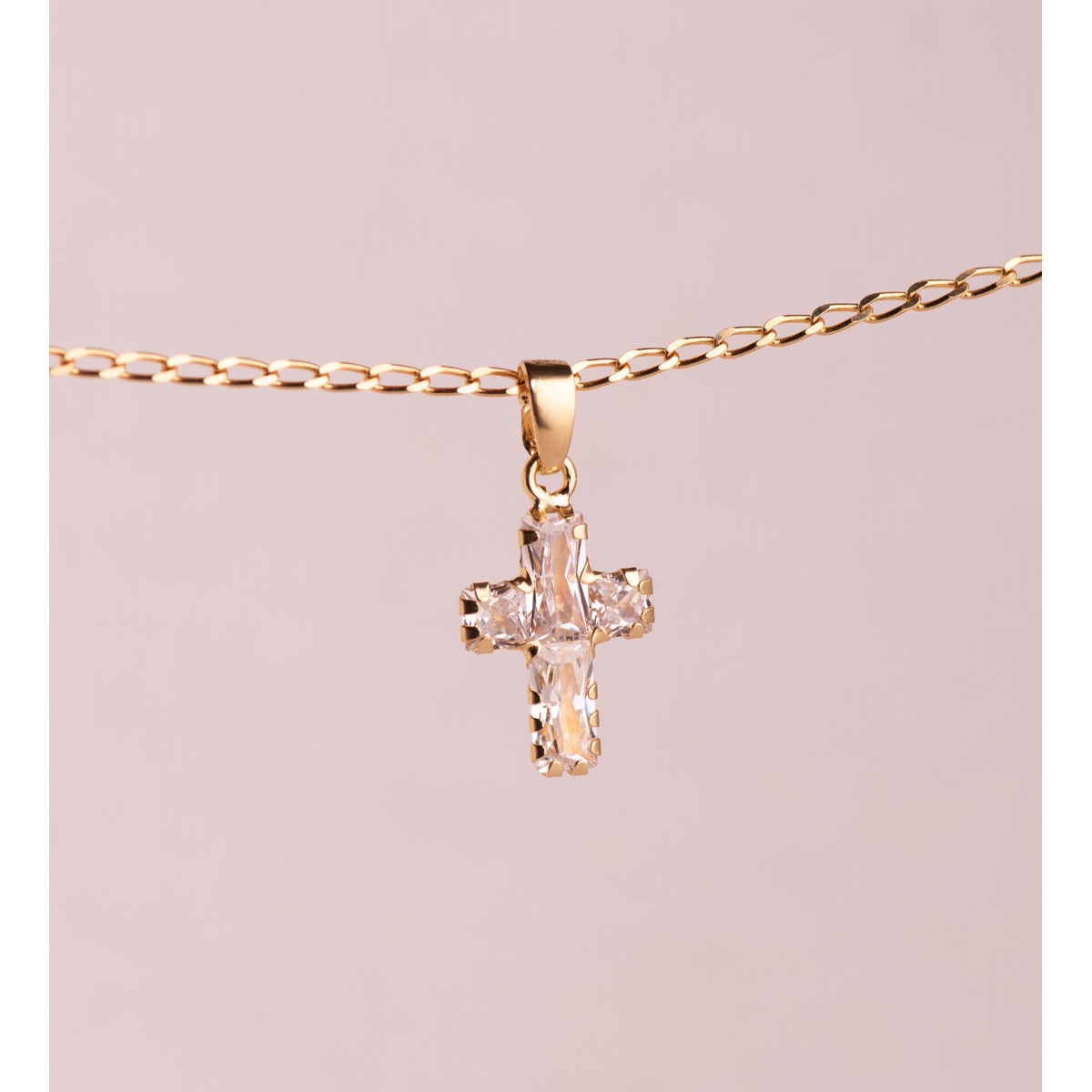 18K CRUZ ORO AMARILLO CON CIRCONITAS EN TALLA BAGUETTE. MEDIDA: 15 X 9,5 MM