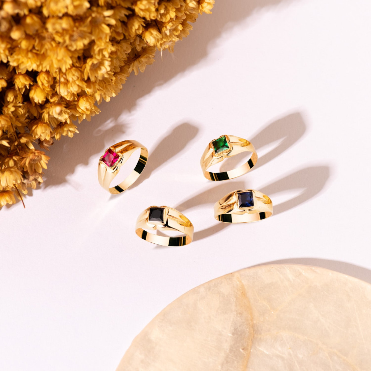 18K SOLITARIO ORO AMARILLO PEQUEÑO BEBE O MEÑIQUE CIRCONITA NEGRA CUADRADA 3.5MM