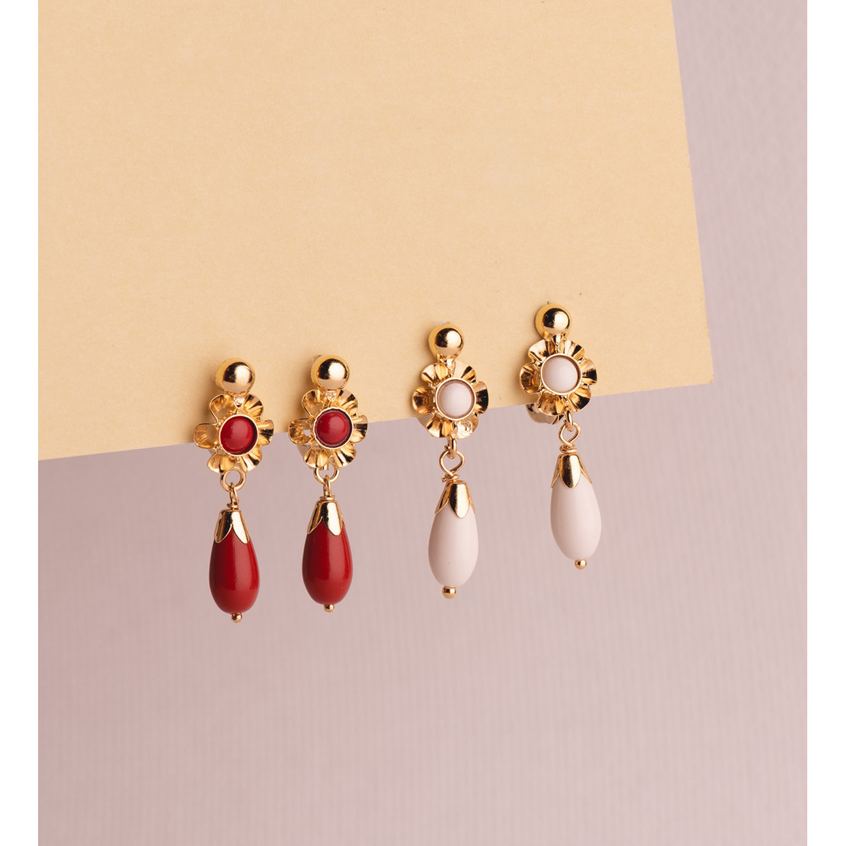 18K PENDIENTES ORO AMARILLO CUBANAS  LAGRIMA CORALINA. MEDIDA: 22X7 MM. CIERRE CATALAN