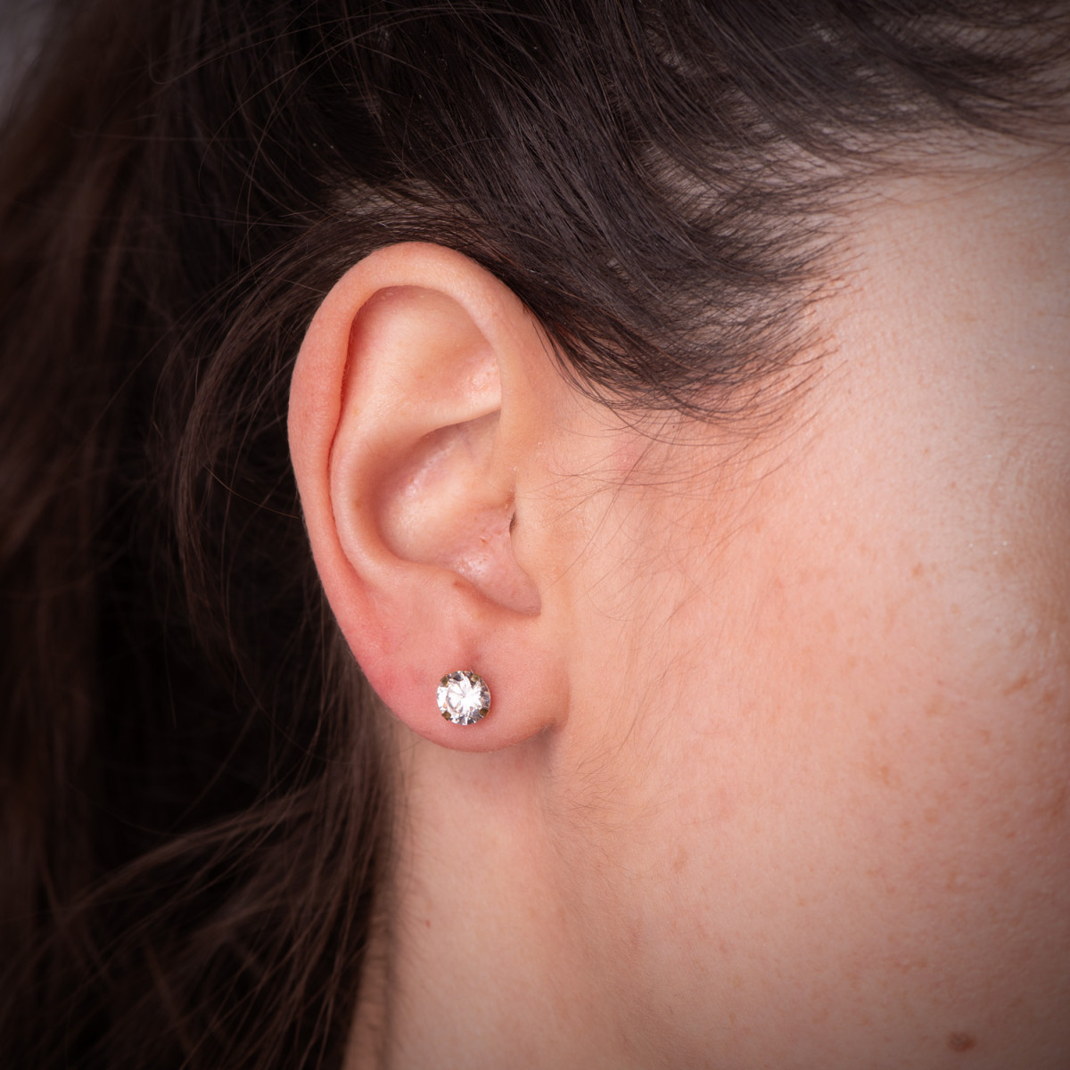 18K PENDIENTES ORO AMARILLO 4 GARRAS CON CIRCONITA. ANCHO: 6 MM CIERRE PRESION