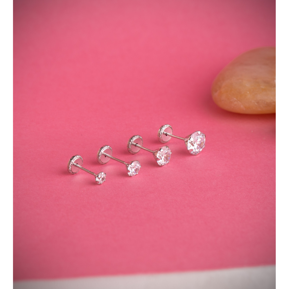 18K PENDIENTES ORO BLANCO 6 GARRAS CON CIRCONITA. ANCHO: 5 MM CIERRE TUERCA