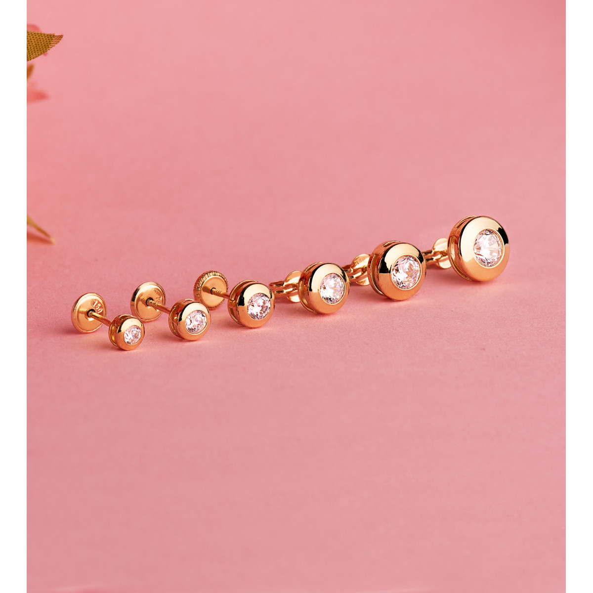 18K PENDIENTES ORO AMARILLO  CHATON GALERIA CON CIRCONITA. MEDIDA: 7,5 MM. CIERRE PRESION