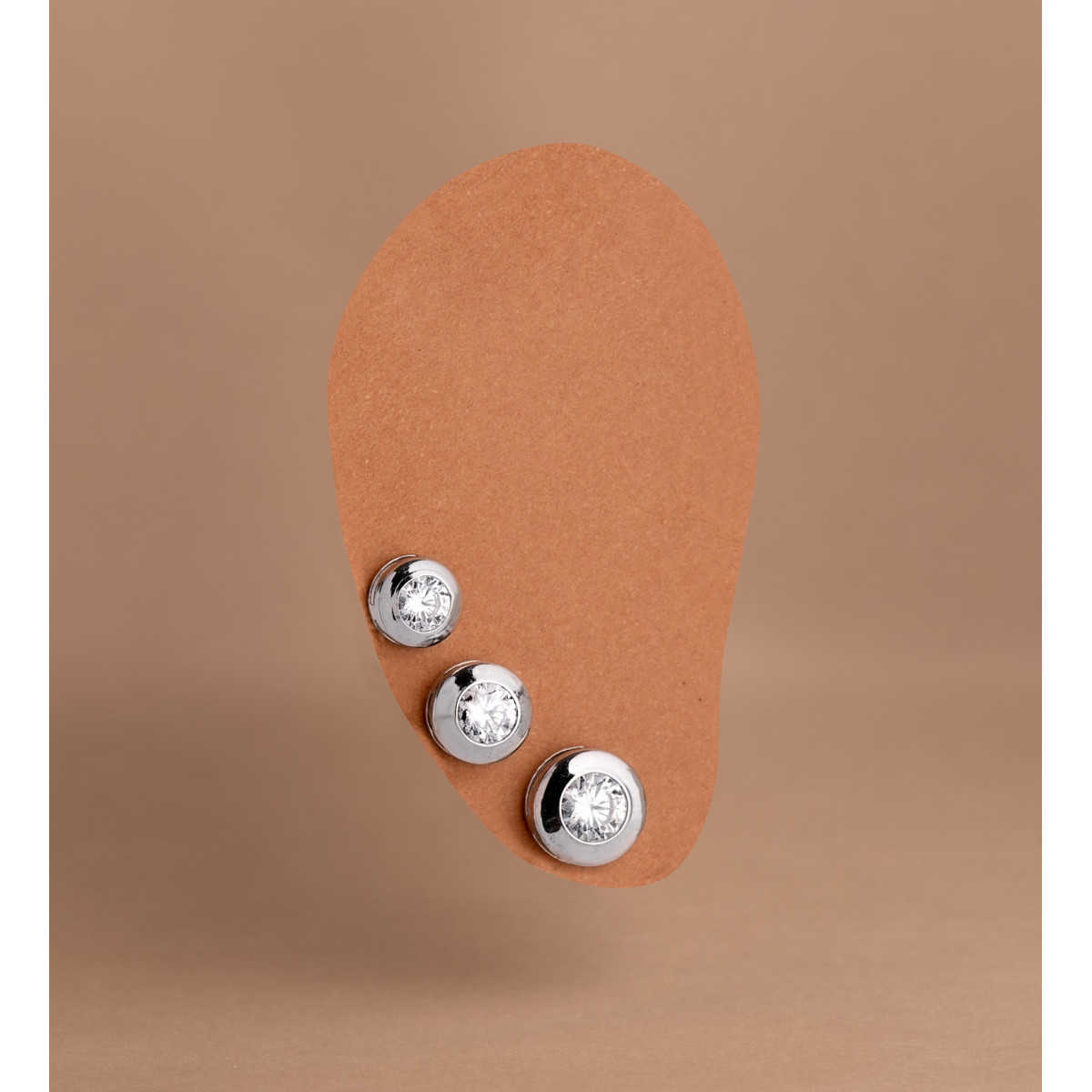 18K PENDIENTES ORO BLANCO CHATON GALERIA CON CIRCONITA. MEDIDA: 7,5 MM. CIERRE PRESION