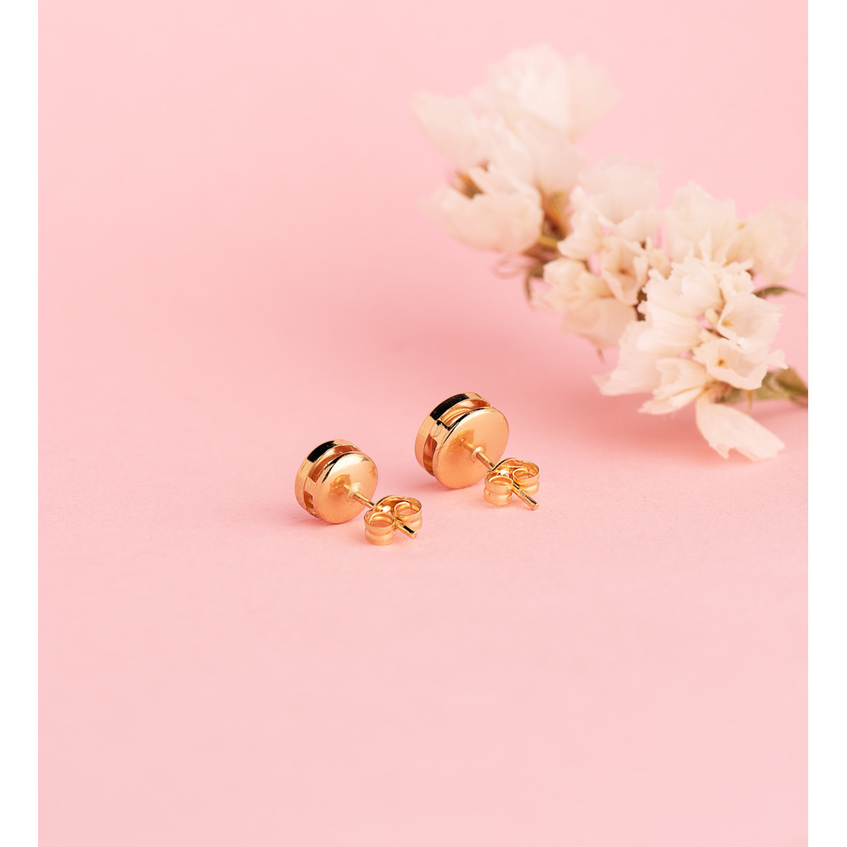 18K PENDIENTES ORO AMARILLO CHATON REDONDO CONCAVO CON CIRCONITA. ANCHO: 7 MM. CIERRE PRESION