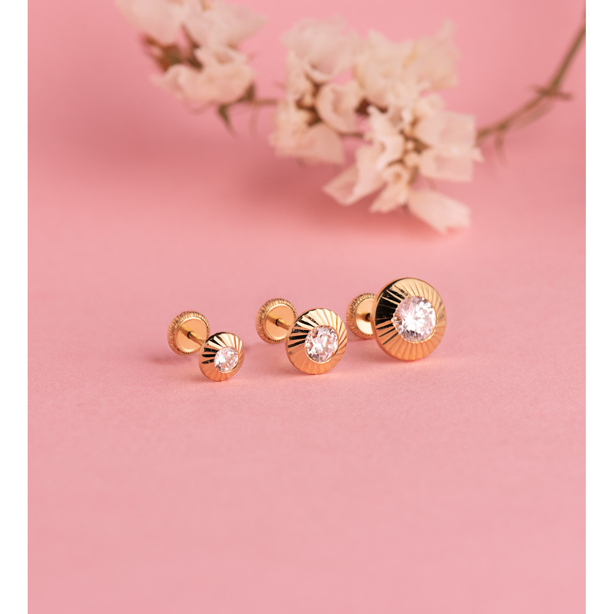 18K PENDIENTES ORO AMARILLO CHATON REDONDOS ORLA TALLADA CIRCONITA. MEDIDA: 7MM CIERR TUERCA