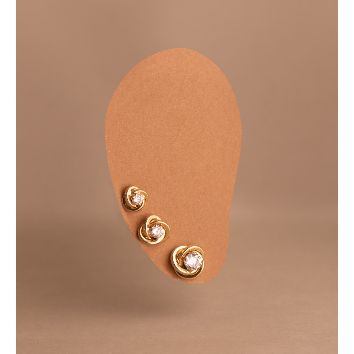 18K PENDIENTES ORO AMARILLO NUDO CON CIRCONITA. MEDIDA: 6X6 MM. CIERRE PRESION