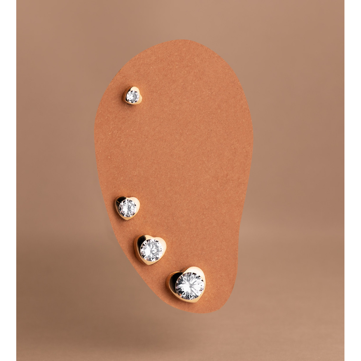 18K PENDIENTES ORO AMARILLO CHATON CORAZON CON CIRCONITA. MEDIDA: 6 X 6 MM CIERRE PRESION