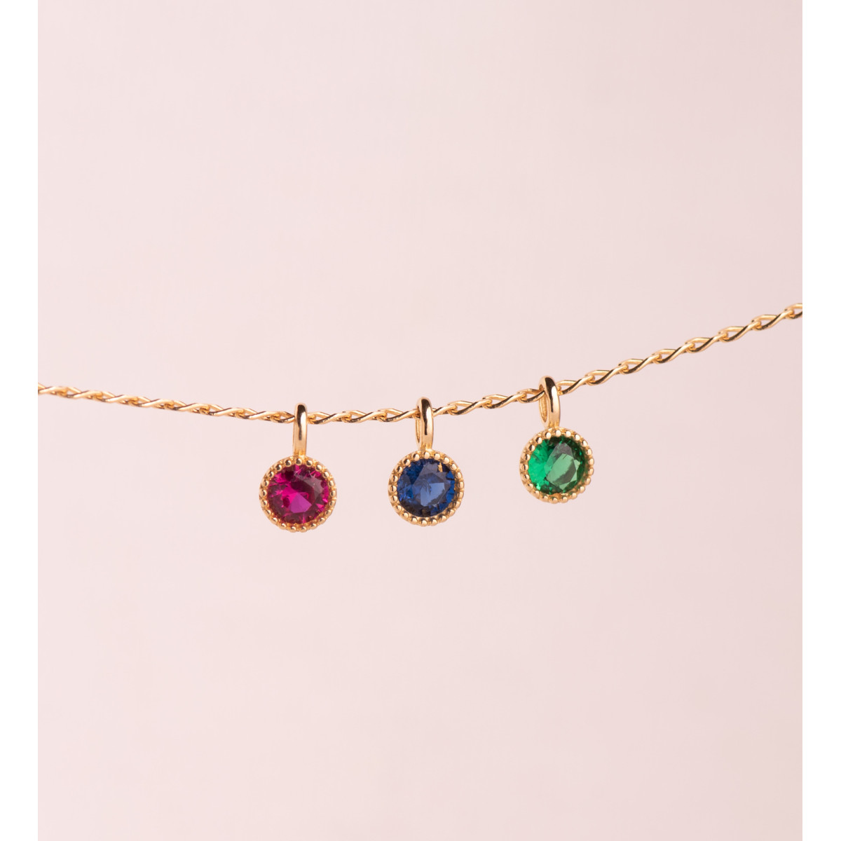 18K COLGANTE ORO AMARILLO REDONDO PIEDRA AZUL BORDES BOLITAS. MEDIDA: 8,5 X 5MM