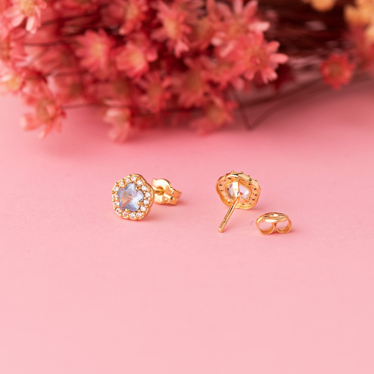 18K PENDIENTES ORO AMARILLO FLOR CIRCONITA Y AGUA MARINA 7 X 6,5 MM. CIERRE PRESION