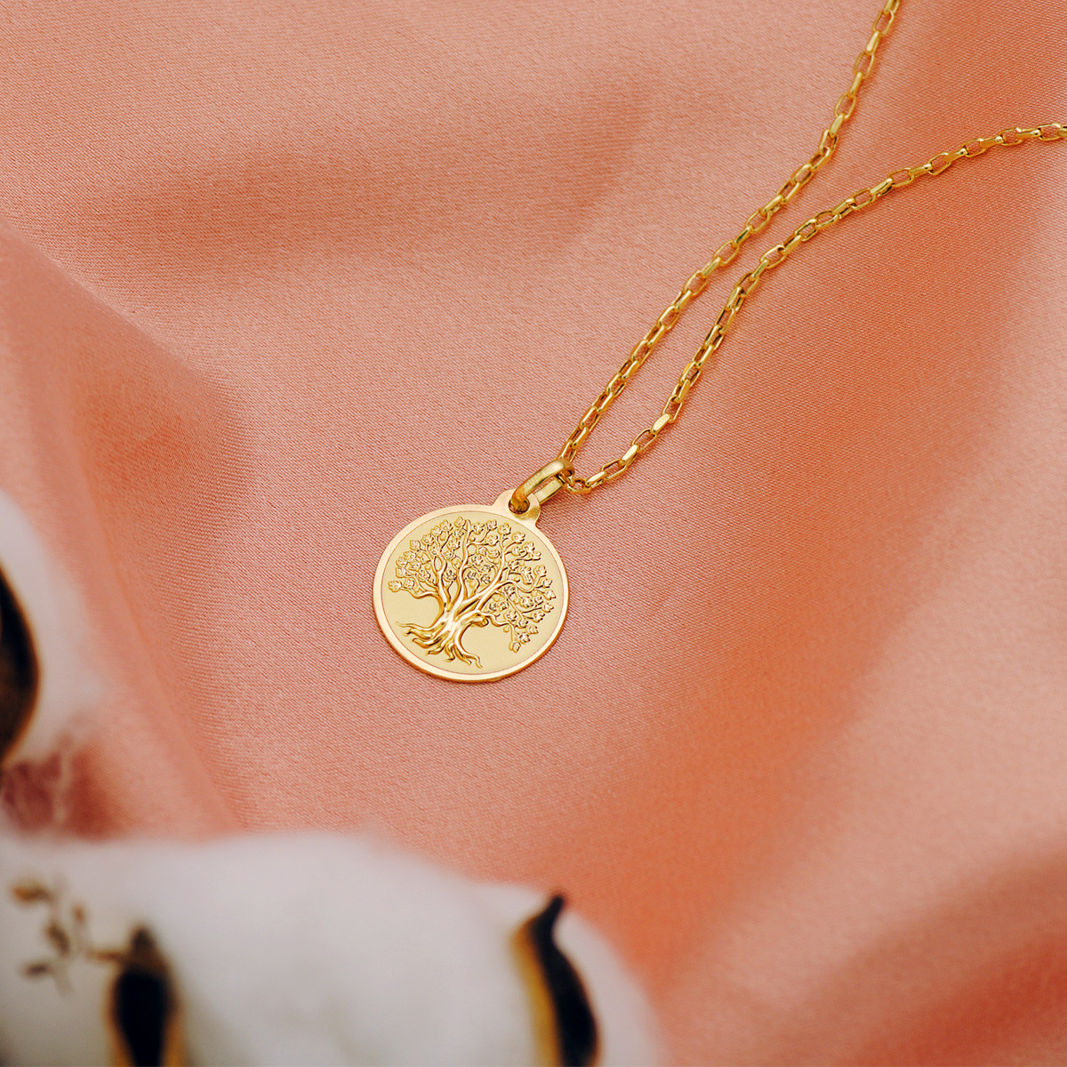 18K MEDALLA ORO AMARILLO ARBOL DE LA VIDA EN BRILLO Y FONDO MATIZADO 18 MM