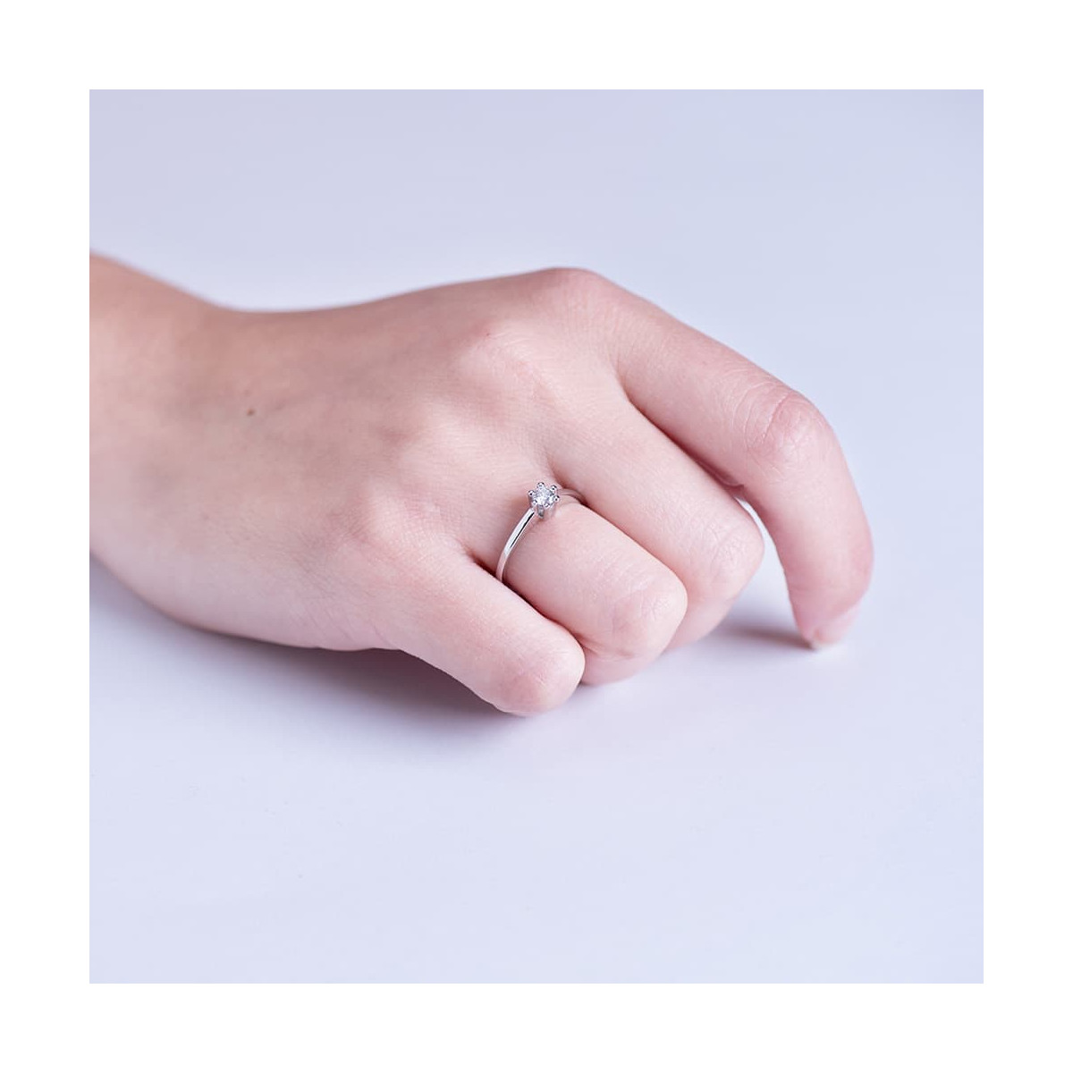 18K SOLITARIO DIAMANTE NATURAL TALLA BRILLANTE ORO BLANCO 0.150 QTS. SI-H