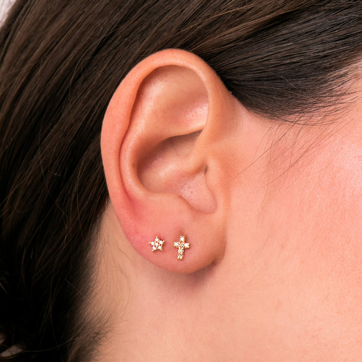 18K PENDIENTES ORO AMARILLO CRUZ DIAMANTES LABORATORIO 0,06 QTS VS2-G. MEDIDA: 6X4 MM. CIERRE PRESION