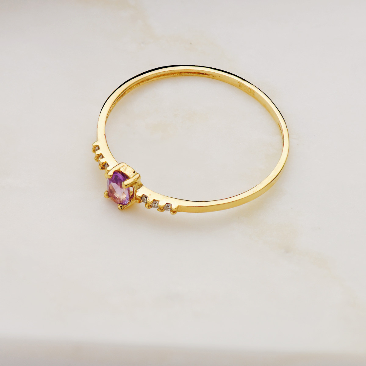 18K SORTIJA ORO AMARILLO DIAMANTES DE LABORATORIO 0,030 QT  OVAL AMATISTA NATURAL 4X3 MM CUERPO 1,30 MM VS2-G