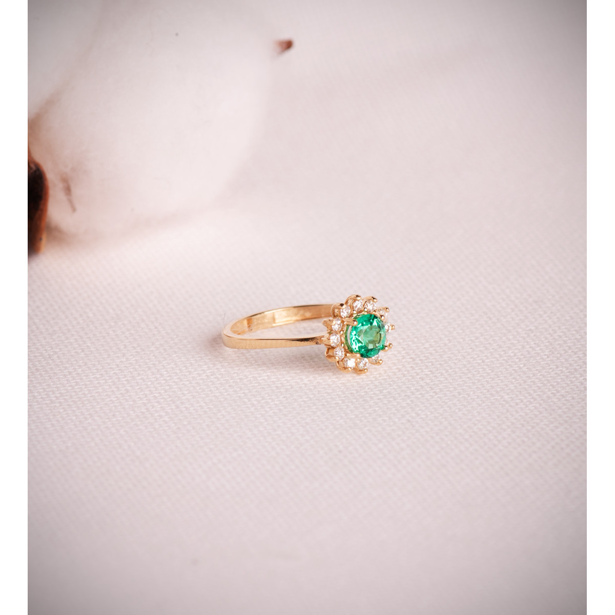 18K SORTIJA ORO AMARILLO DIAMANTES DE LABORATORIO Y ESMERALDA RECRISTALIZADA 5 MM 0,48 QT 0,17QT. G - VS2