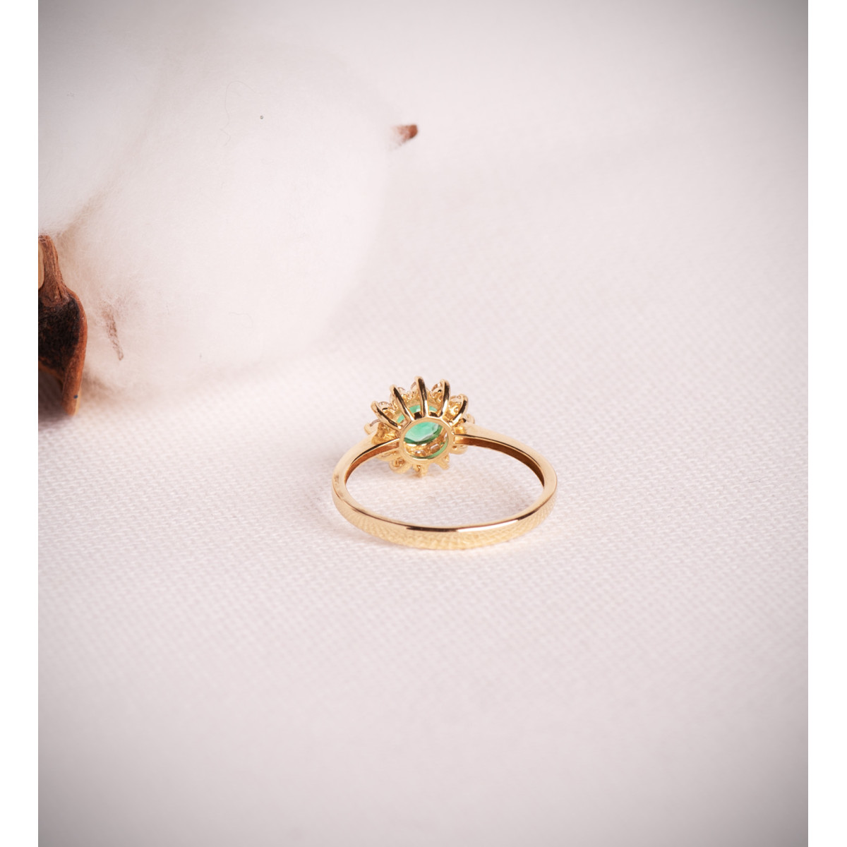 18K SORTIJA ORO AMARILLO DIAMANTES DE LABORATORIO Y ESMERALDA RECRISTALIZADA 5 MM 0,48 QT 0,17QT. G - VS2