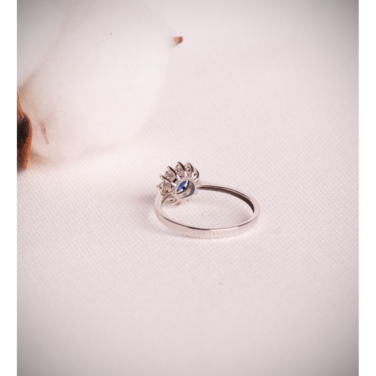 18K SORTIJA ORO BLANCO ZAFIRO DIFUSION  5 MM 0,56 QT Y DIAMANTES  LABORATORIO 0,17QT. G - VS2