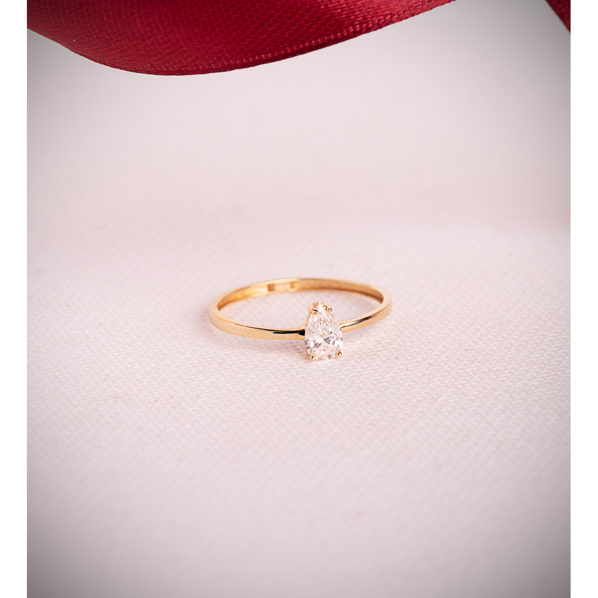 18K SORTIJA ORO AMARILLO DIAMANTE LABORATORIO TALLA PERA 0,35 QTES. VS2 - G. ANCHO: 6 MM