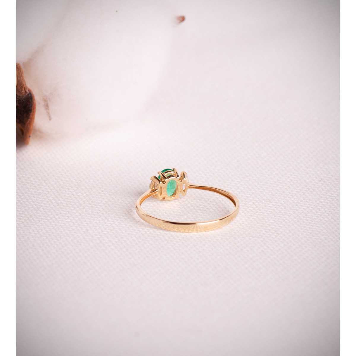 18K SORTIJA ORO AMARILLO DIAMANTES DE LABORATORIO Y ESMERALDA RECRISTALIZADA 6X4 MM 0,40 QT 0,134QT. E - VS2