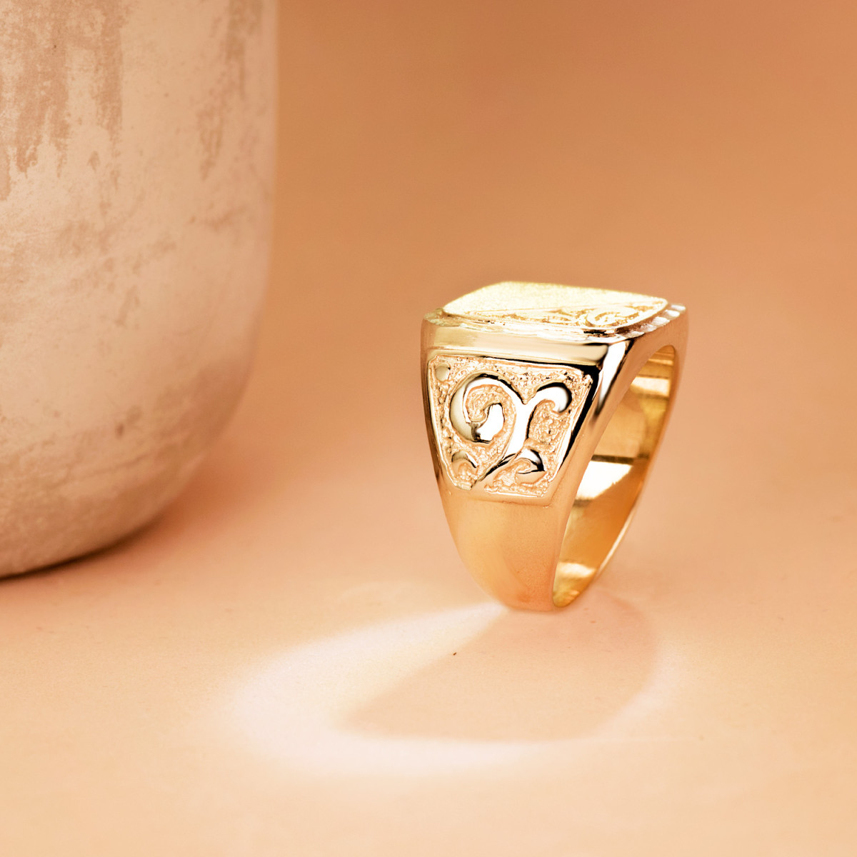 18K SELLO ORO AMARILLO CABALLERO MACIZO TALLADO BRILLO CABEZA: 20X19 MM