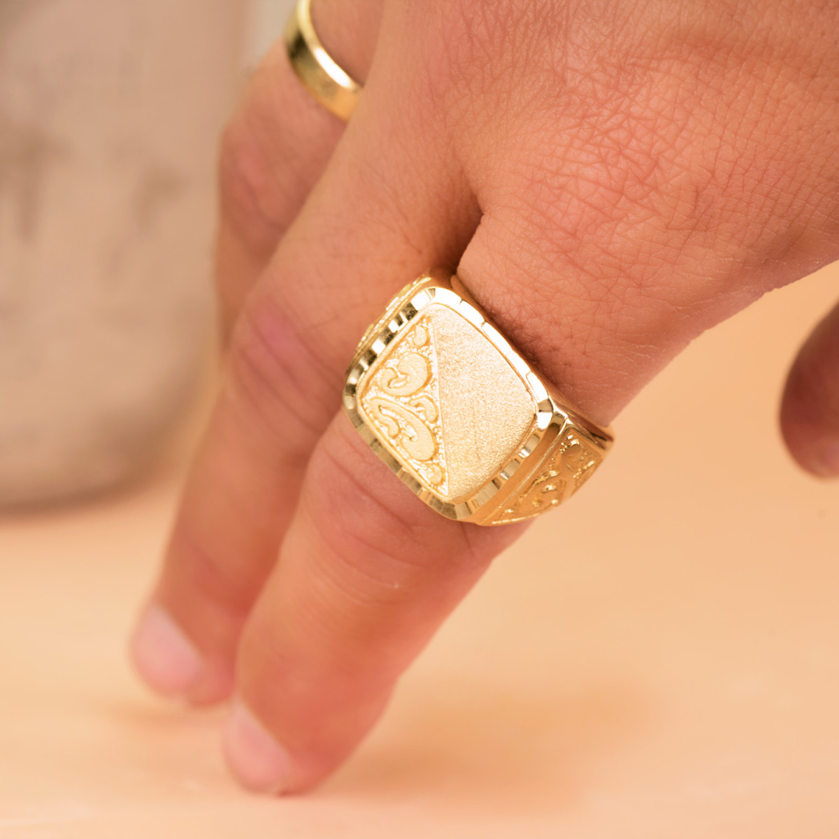 18K SELLO ORO AMARILLO CABALLERO MACIZO TALLADO BRILLO CABEZA: 20X19 MM