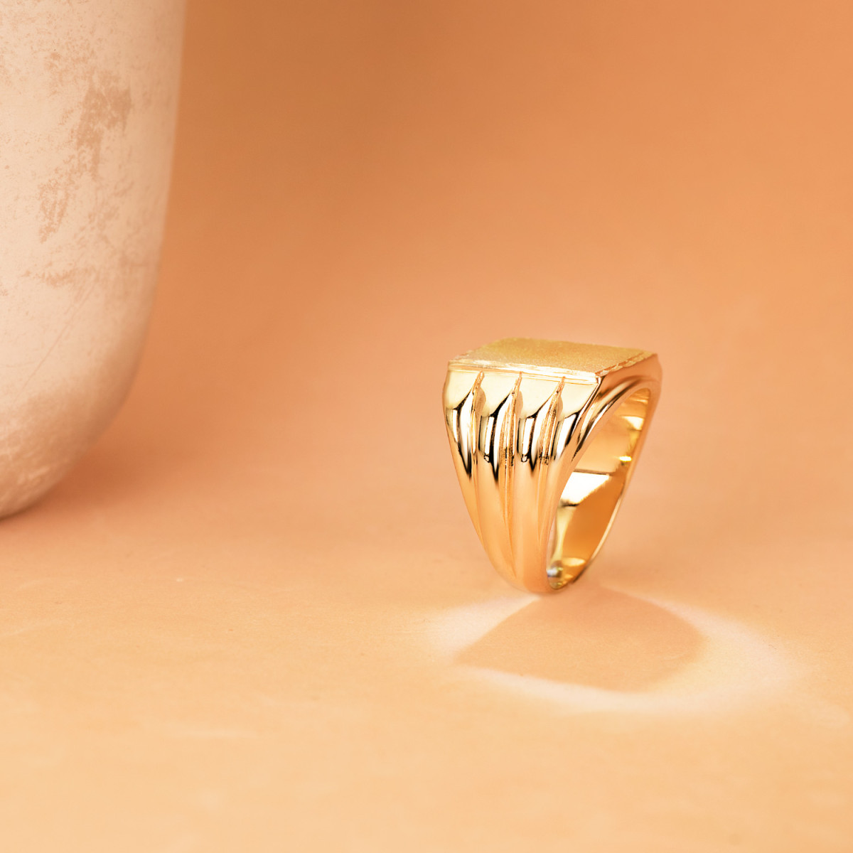 18K SELLO ORO AMARILLO CABALLERO MATE BRILLO TALLADO ZONA DE GRABACION 17X17 MM