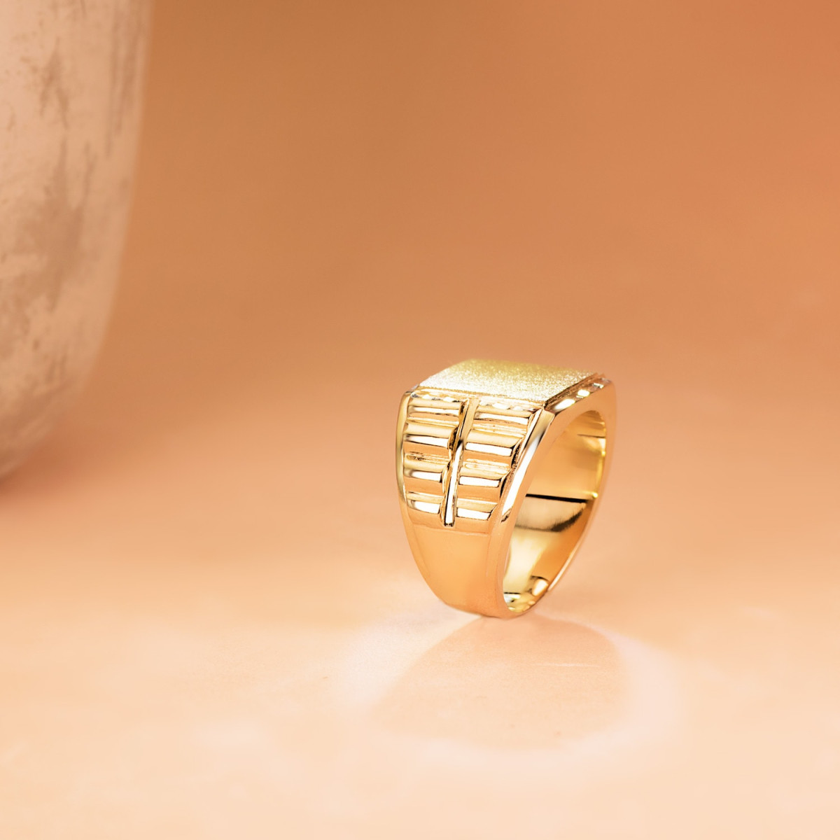 18K SELLO ORO AMARILLO CABALLERO CUADRADO TIPO ROLEX. ZONA GRABADO: 14X14 MM