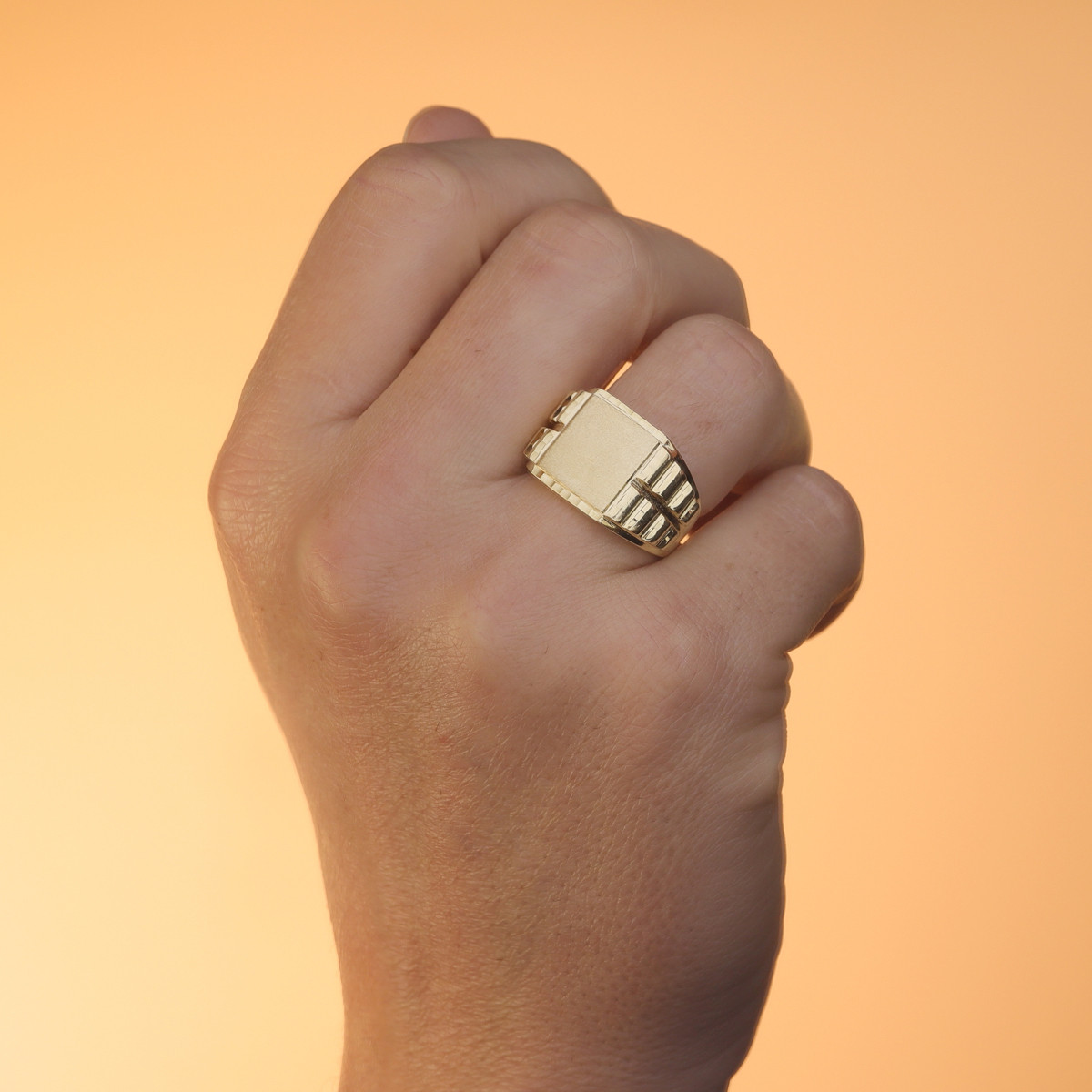 18K SELLO ORO AMARILLO CABALLERO CUADRADO TIPO ROLEX. ZONA GRABADO: 14X14 MM