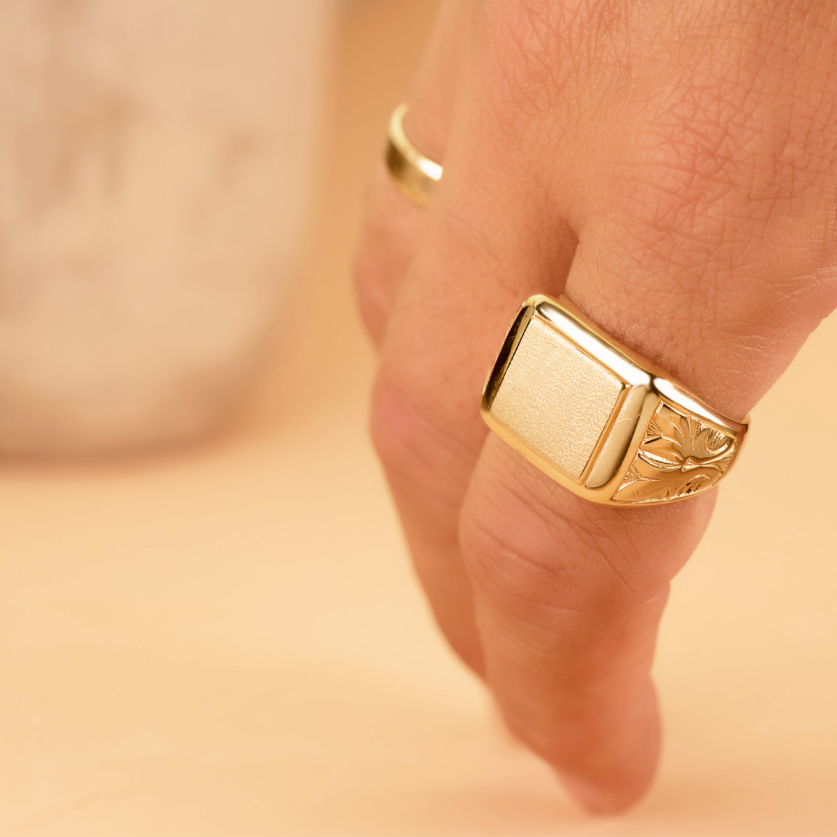 18K SELLO ORO AMARILLO CABALLERO MACIZO BRILLO ZONA GRABADO 13X12 MM