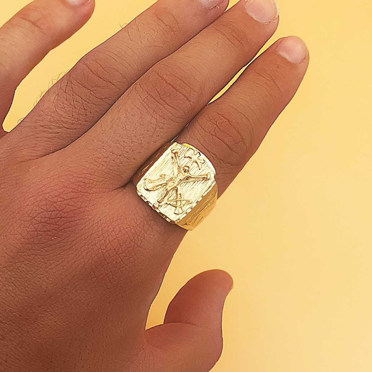 18K SELLO ORO AMARILLO MACIZO CON CRISTO DE LA LEGION. ANCHO CABEZA 21X17 MM