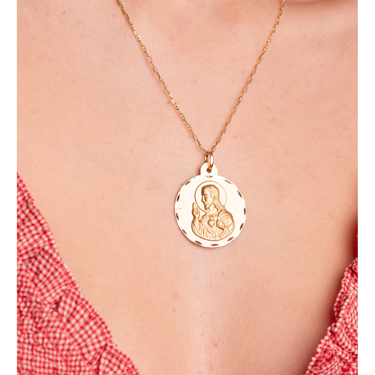 18K ESCAPULARIO ORO AMARILLO TALLADO VIRGEN DEL CARMEN CORAZON DE JESUS 30 MM