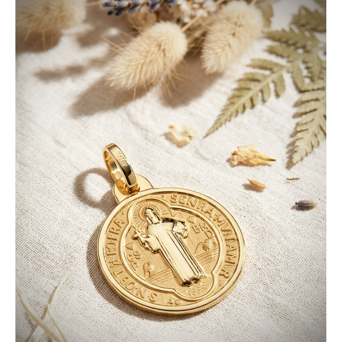 18K MEDALLA  ESCAPULARIO SAN BENITO MONJE BRILLO Y FONDO MATIZADO 24 MM ESPALDA EN BRILLO