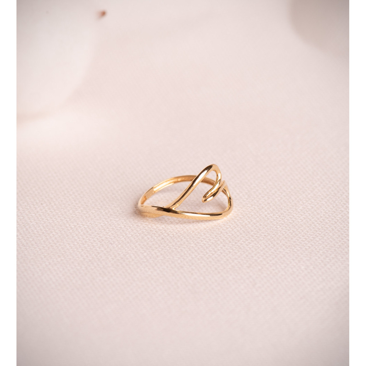 18K SORTIJA ORO AMARILLO CORAZON CRUZADO EN BRILLO. ANCHO: 12 MM C. AMOR