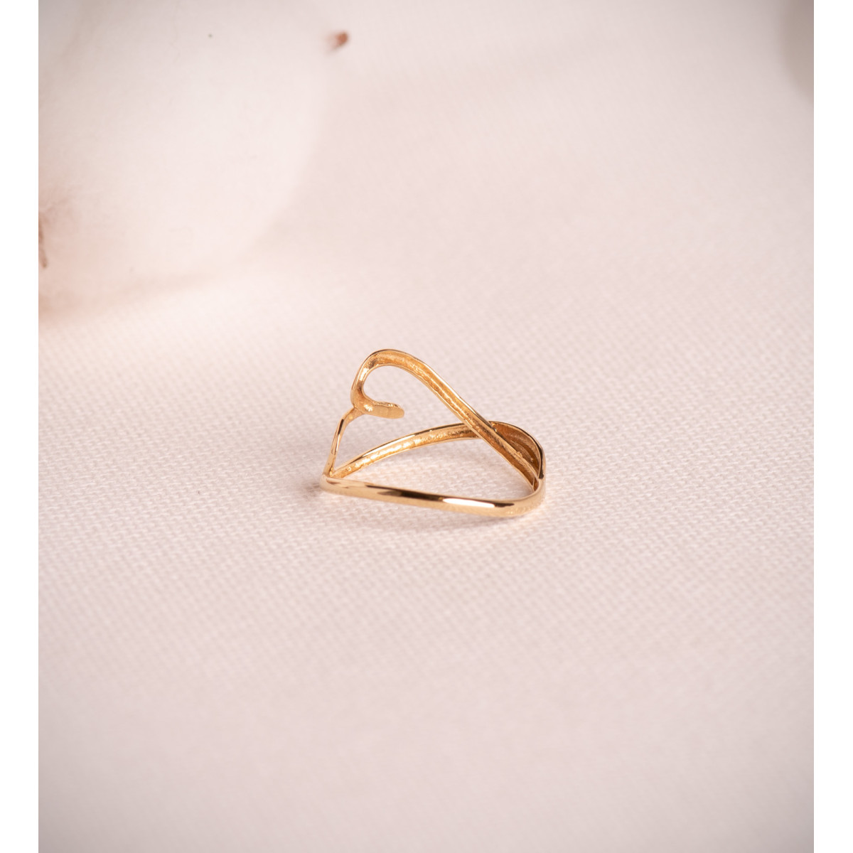 18K SORTIJA ORO AMARILLO CORAZON CRUZADO EN BRILLO. ANCHO: 12 MM C. AMOR