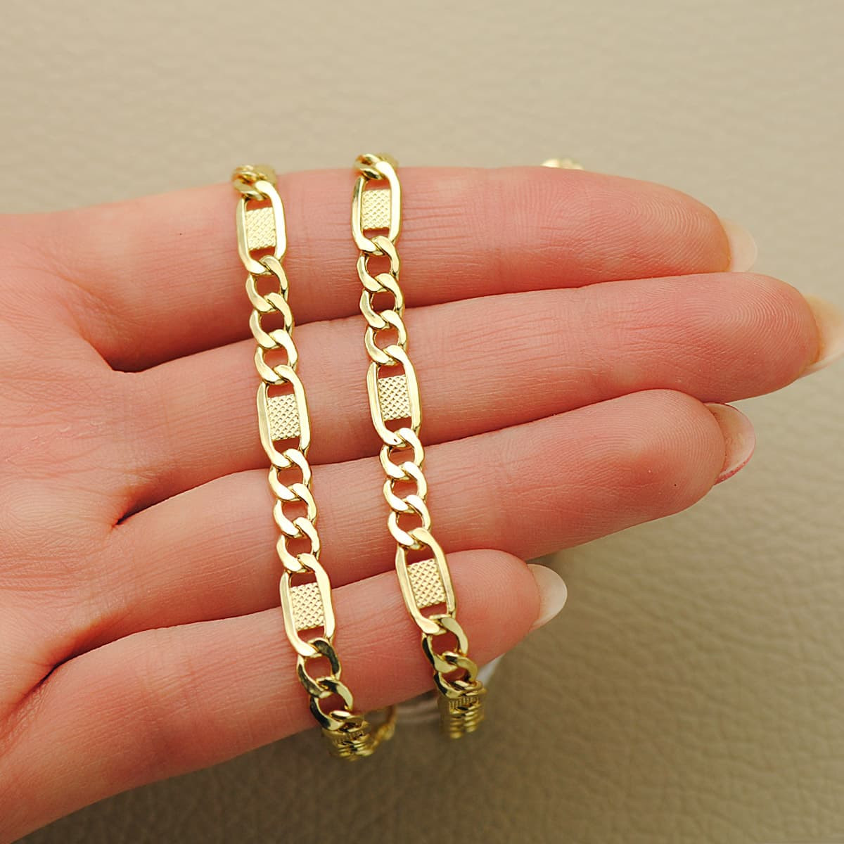 18K CADENA CARTIER ORO AMARILLO ESLABONES HUECOS 3X1. LARGO 60CM ANCHO 5 MM