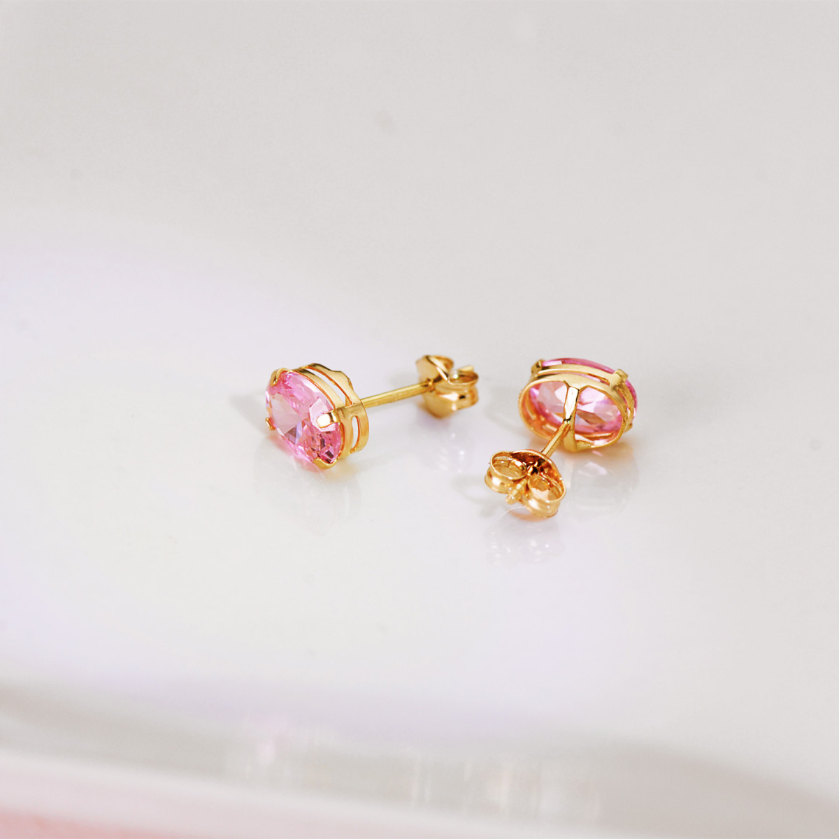 18K PENDIENTES ORO AMARILLO OVAL PIEDRA ROSA 7 X 5 MM. CIERRE PRESION