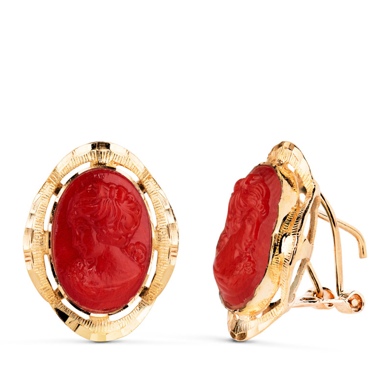 18K PENDIENTES ORO AMARILLO CAMAFEO CORAL CERCO TALLADO. MEDIDA: 19X15 MM. CIERRE OMEGA
