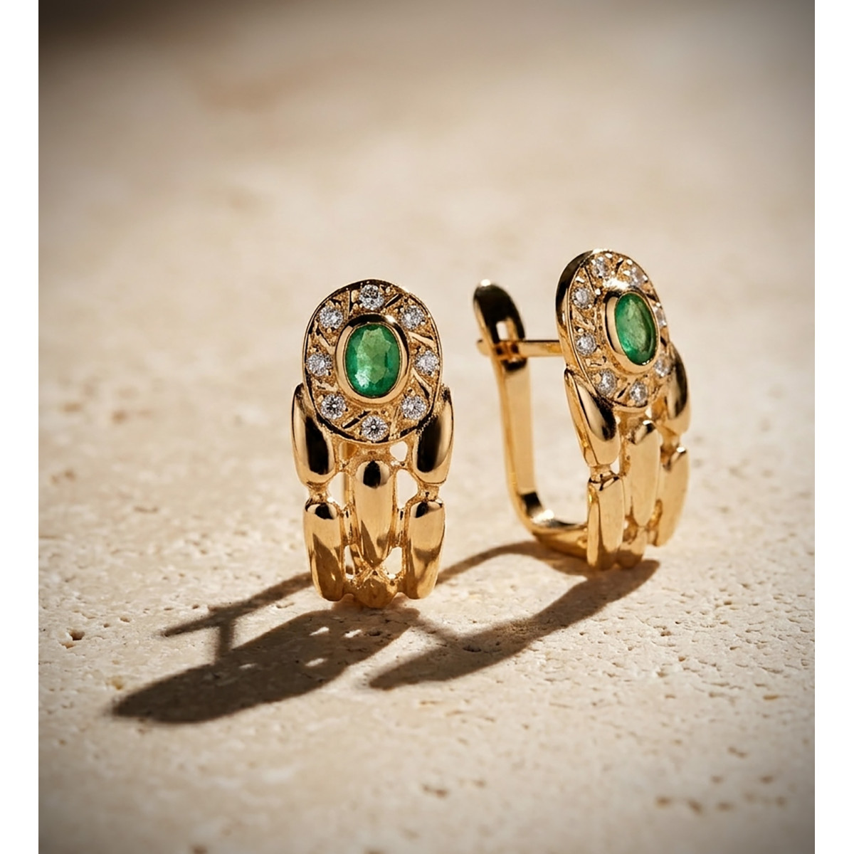 18K PENDIENTES ORO AMARILLO PANTER CON ESMERALDA Y CIRCONITAS. 16 X 8 MM. CIERRE CATALAN