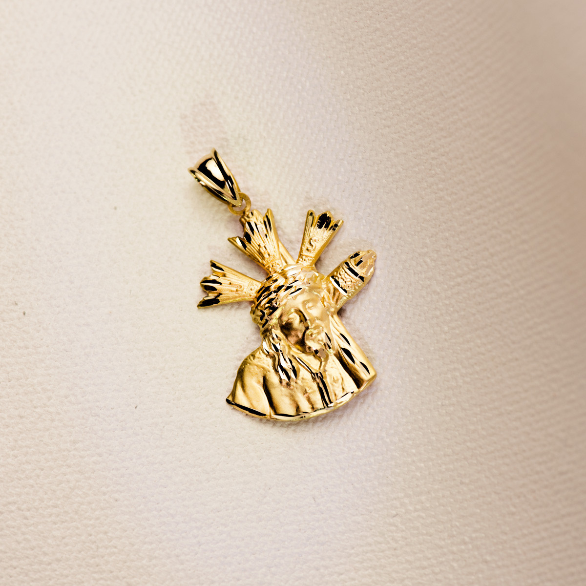 9K CRISTO GRAN PODER SILUETA ORO AMARILLO 28X24 MM