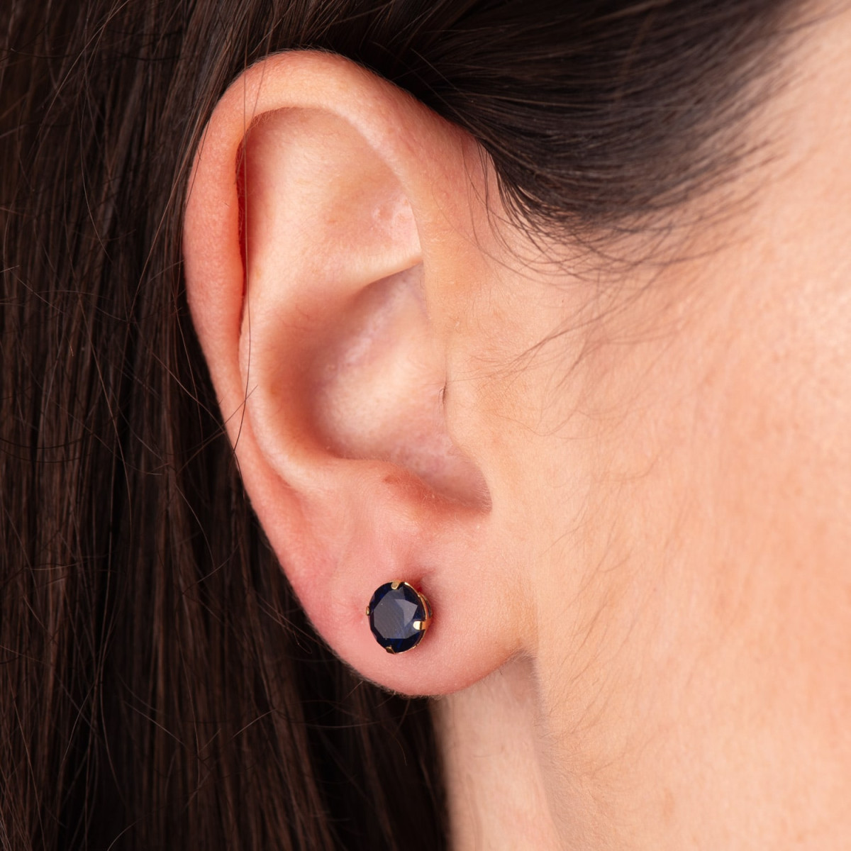 18K PENDIENTES ORO AMARILLO REDONDOS PIEDRA AZUL 6 MM. CIERRE PRESION