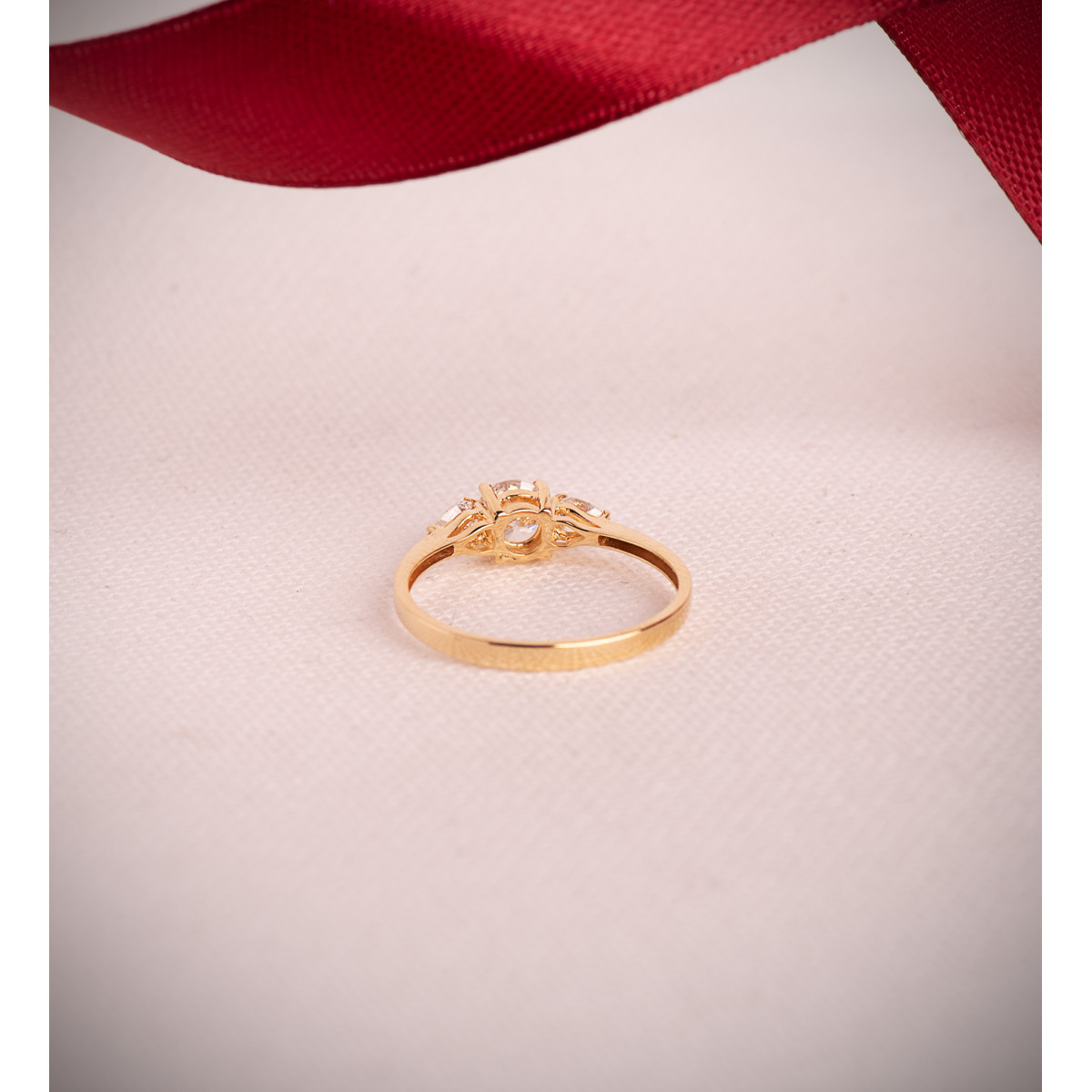 18K SORTIJA ORO AMARILLO DIAMANTES LABORATORIO TALLA PERA Y TALLA BRILLANTE 5 MM. 0,79 QT. VS2 - E