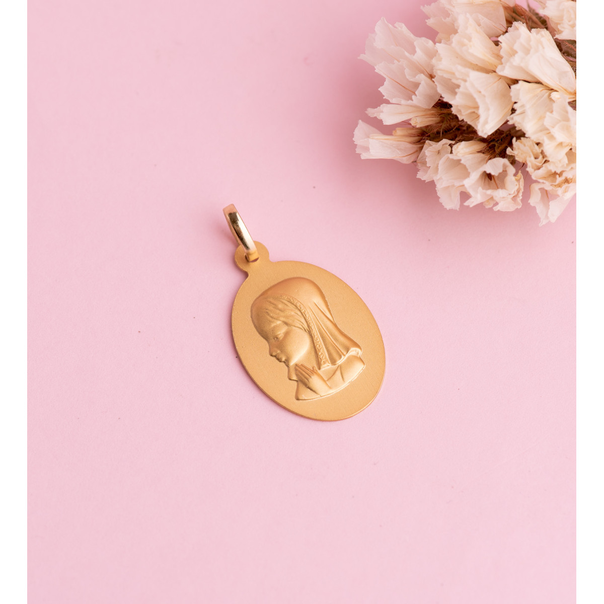 18K MEDALLA ORO AMARILLO VIRGEN NIÑA OVAL LISA MATIZADA. MEDIDA: 23 X 15 MM