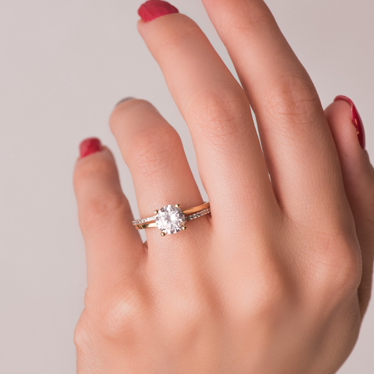 18K SOLITARIO ORO BICOLOR CON CIRCONITA Y 4 GARRAS CON CIRCONITA DE  7 MM
