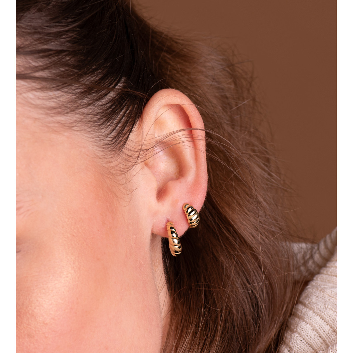 18K PENDIENTES ORO AMARILLO GALLONES EN BRILLO. MEDIDA: 15 X 5 MM. CIERRE PRESION