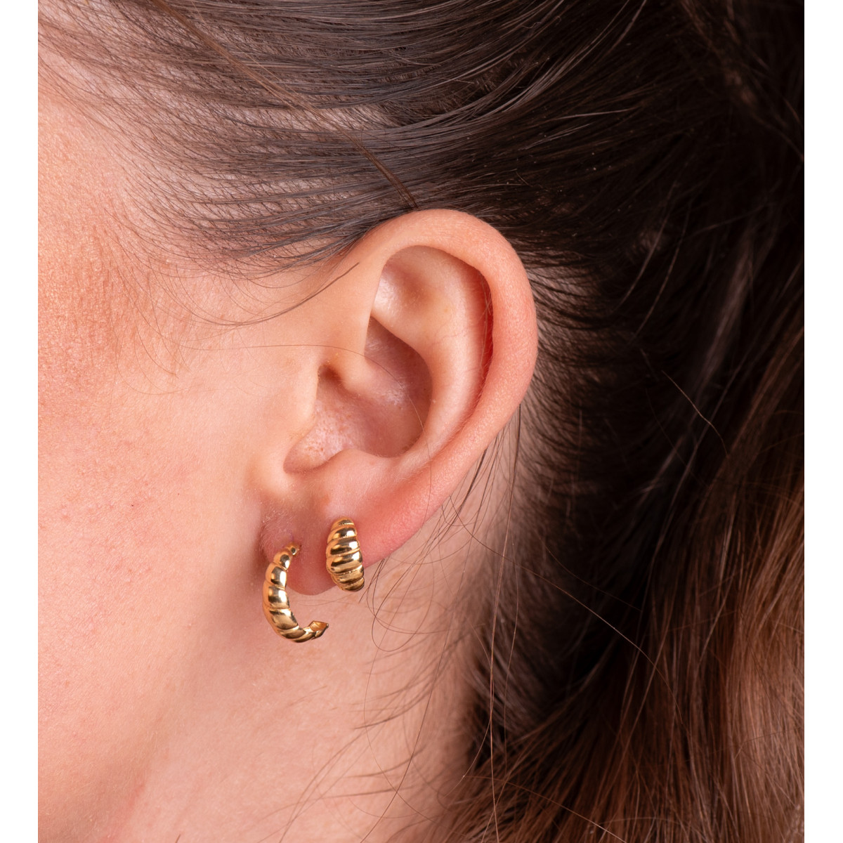 18K PENDIENTES ORO AMARILLO GALLONES EN BRILLO. MEDIDA: 15 X 5 MM. CIERRE PRESION