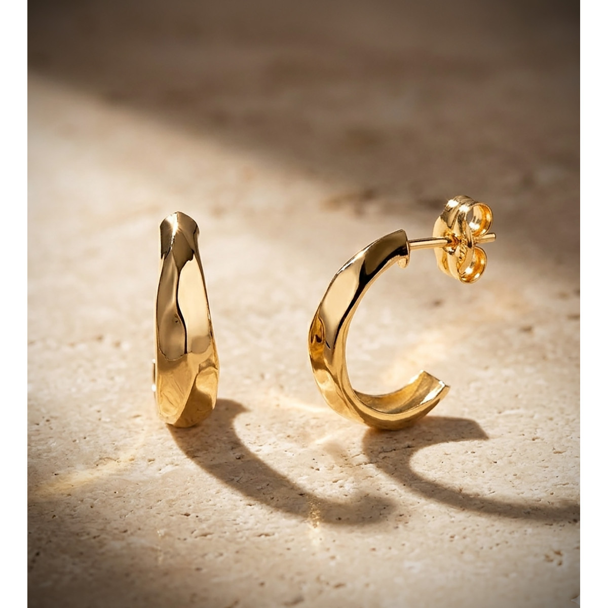 18K PENDIENTES ORO AMARILLO GALLONES EN BRILLO. MEDIDA: 14 X 5 MM. CIERRE PRESION