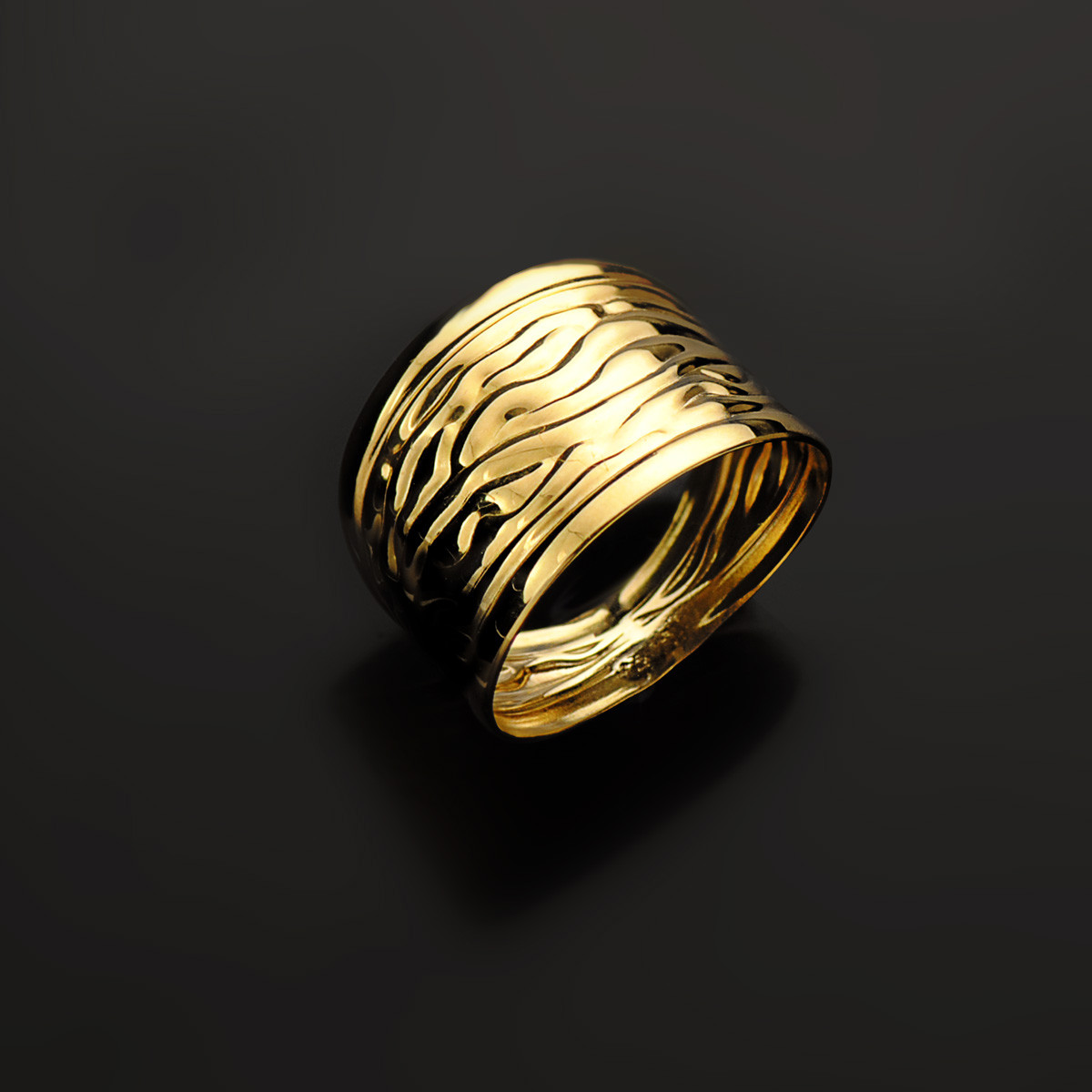 9K SORTIJA ORO AMARILLO ESTAMPADA EN BRILLO. ANCHO: 13 MM