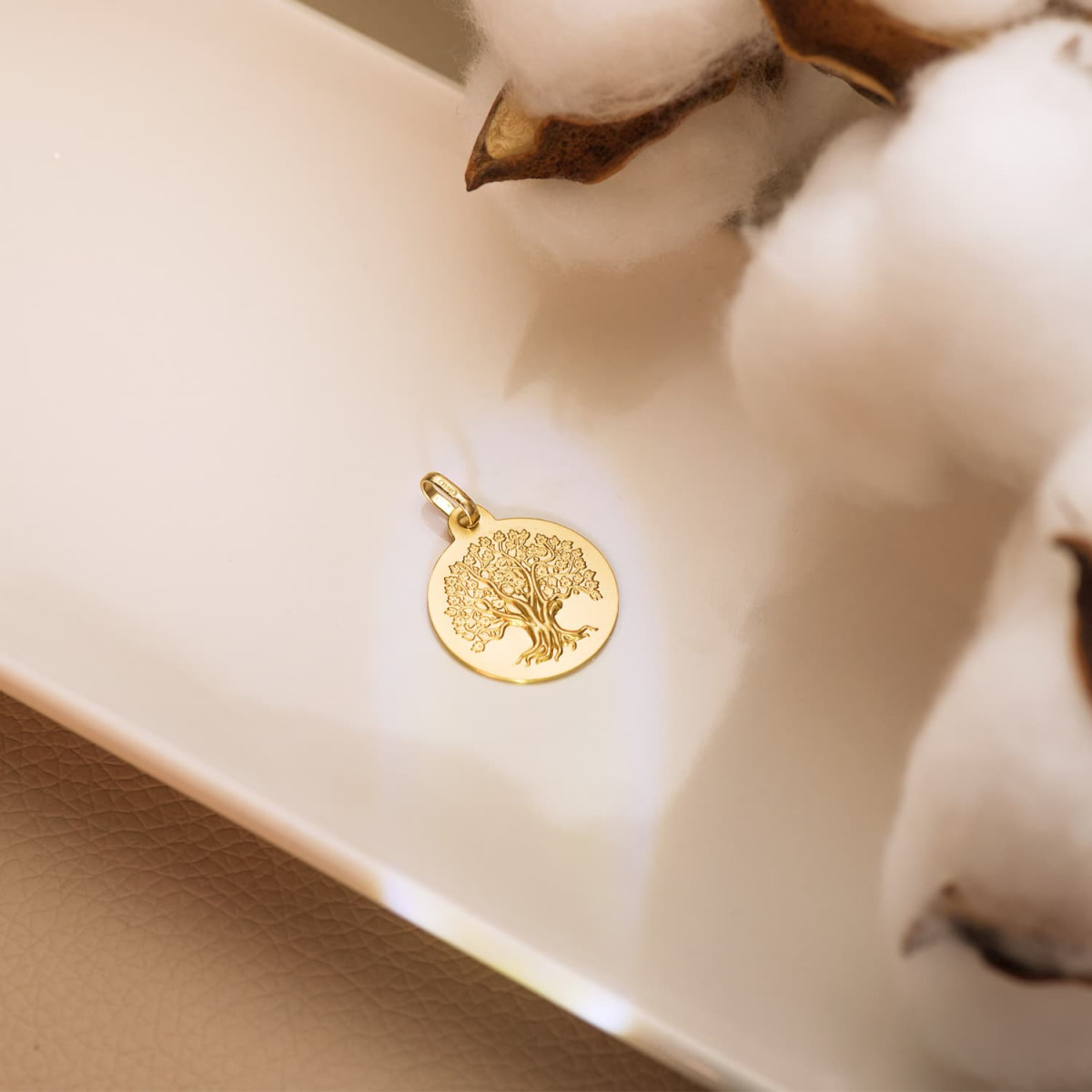 9K MEDALLA ORO AMARILLO ARBOL DE LA VIDA MATIZADA 18 MM